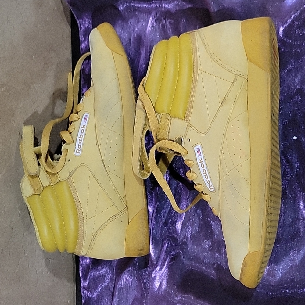 Rare Vintage Suede Gold Yellow Reebok Aerobic athletic shoes